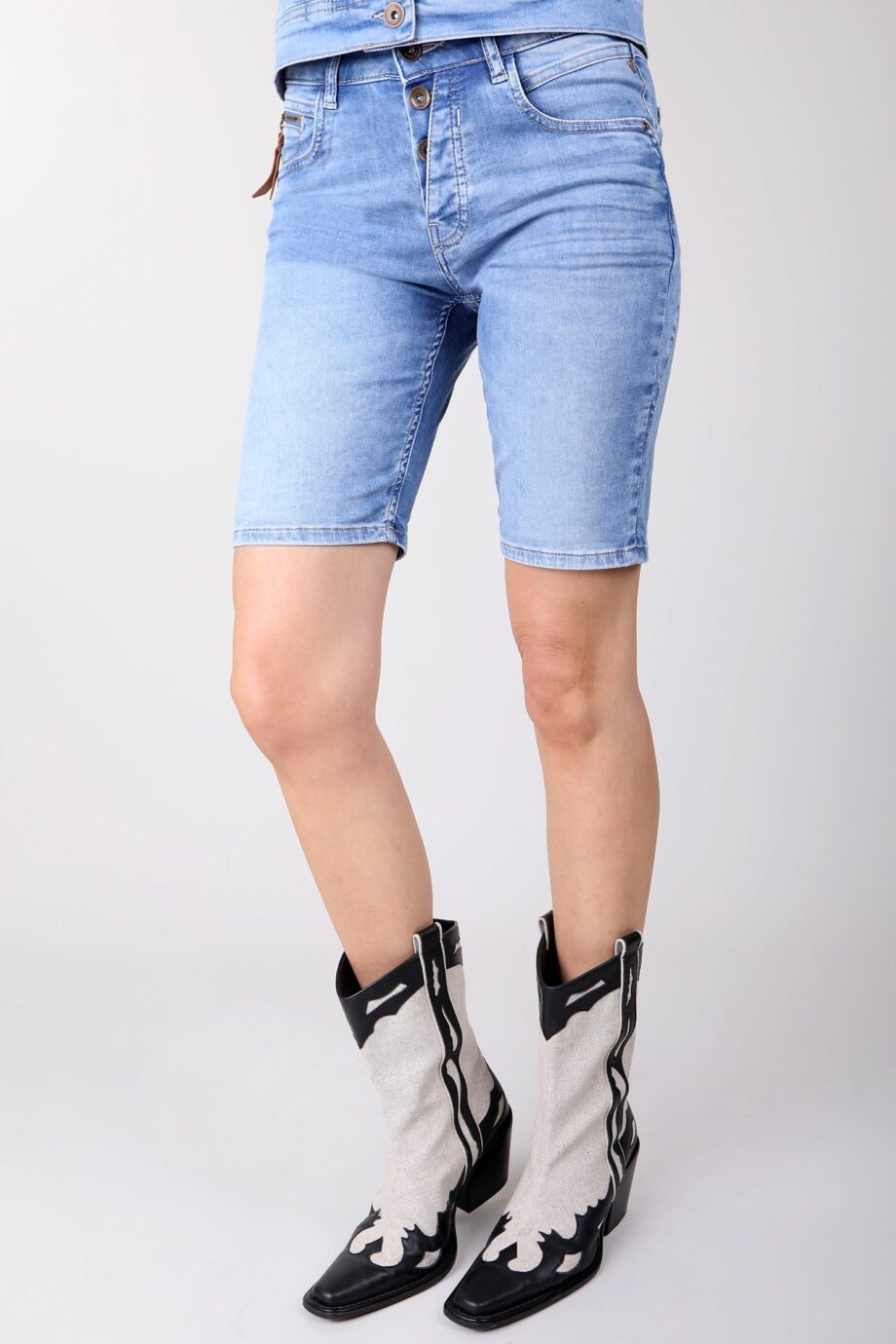 BLUE FIRE Gigi Short slim - light denim