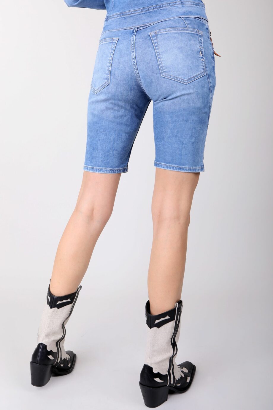 BLUE FIRE Gigi Short slim - light denim