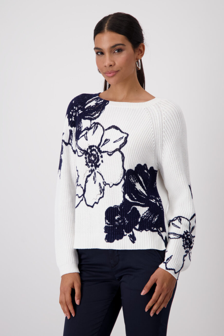 MONARI Damen Pullover mit Blumenprint und Strasssteinen in Weiß