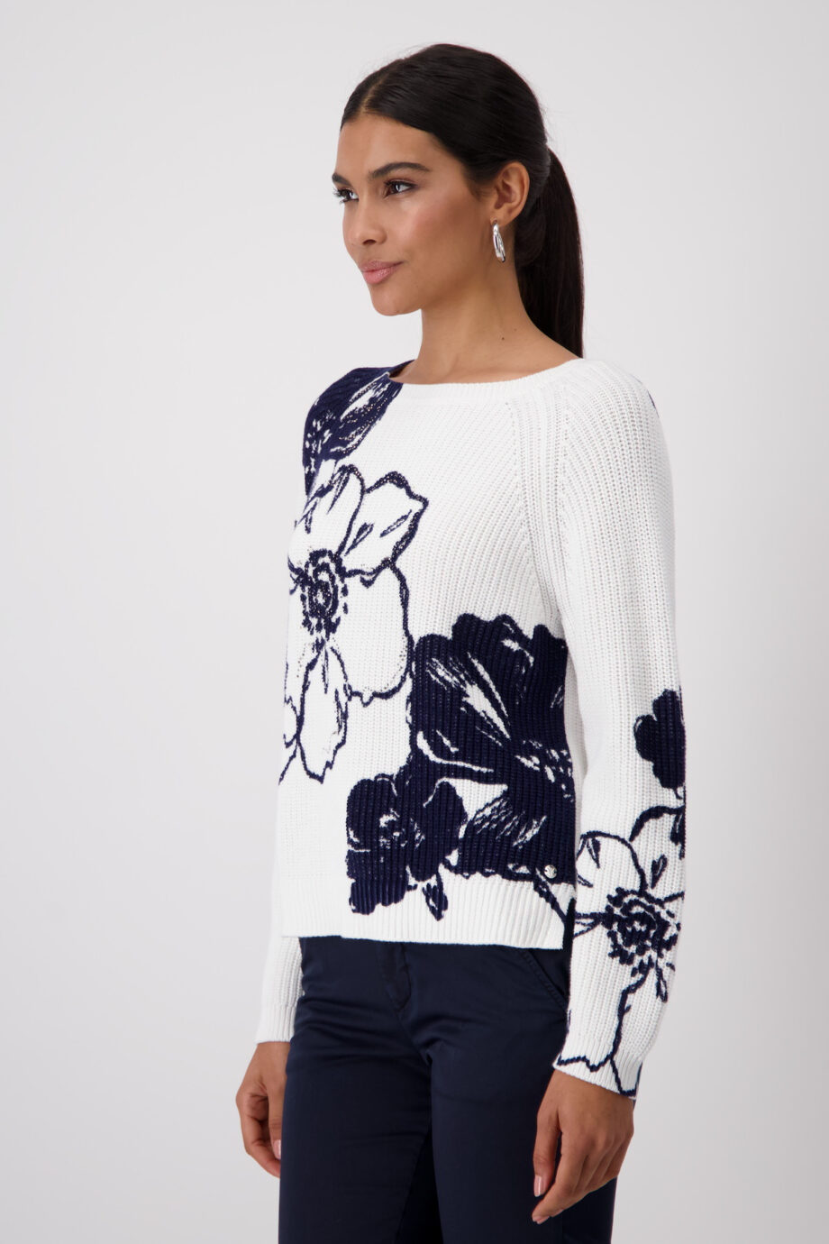 MONARI Damen Pullover mit Blumenprint und Strasssteinen in Weiß