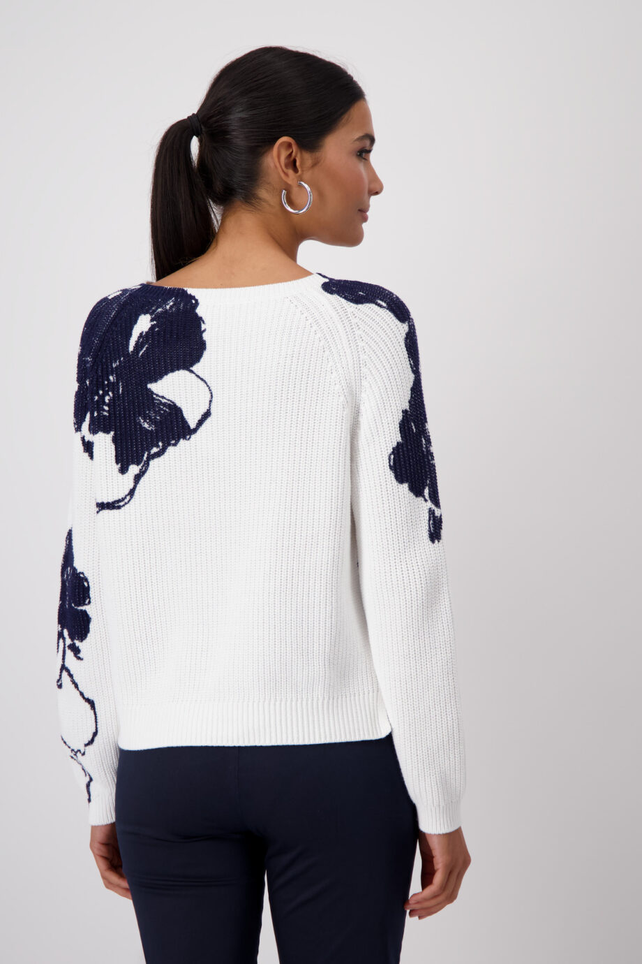 MONARI Damen Pullover mit Blumenprint und Strasssteinen in Weiß